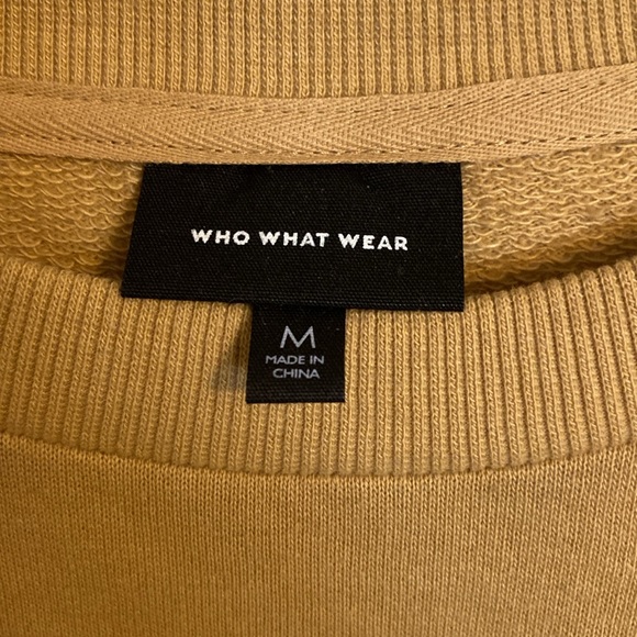 What she wore sweatshirt size medium - Picture 2 of 3